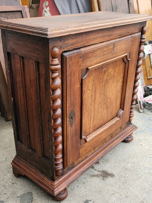 LOUIS XIII OAK SINGLE DOOR CABINET WITH BARLEY TWIST PILLASTERS