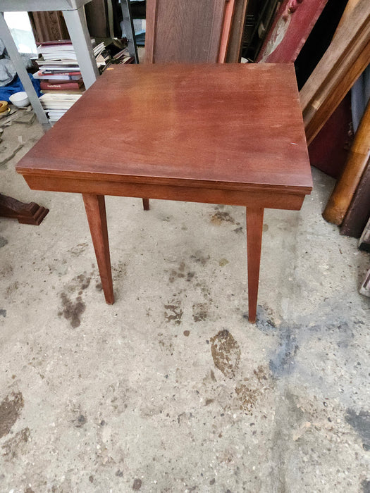 MID CENTURY WALNUT SQUARE SIDE TABLE