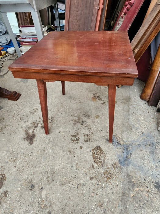 MID CENTURY WALNUT SQUARE SIDE TABLE