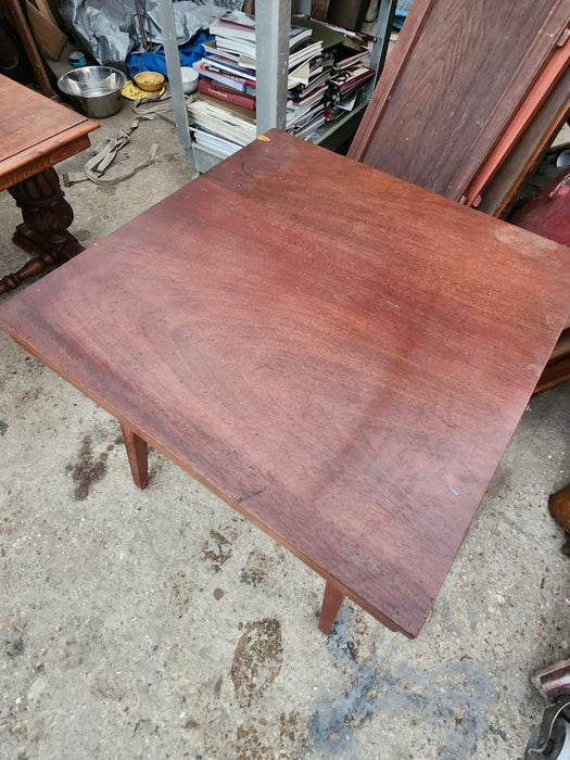 MID CENTURY WALNUT SQUARE SIDE TABLE