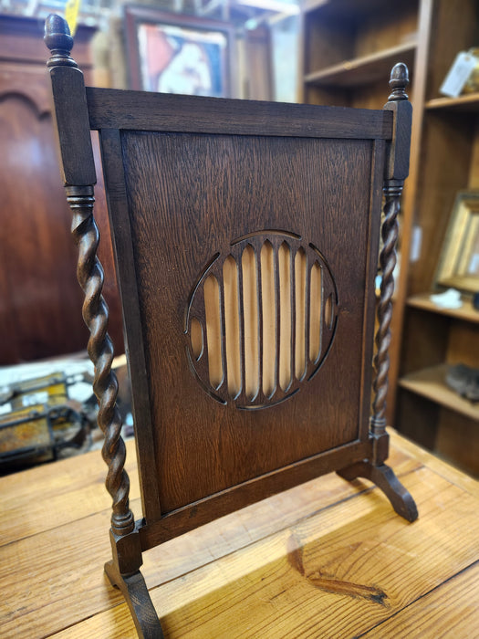 ENGLISH BARLEY TWIST ACORN FINIAL OAK FIRESCREEN