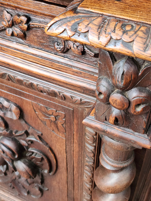 LOUIS XIII BARLEY TWIST OAK  BUFFET