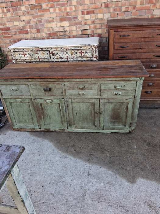 GREEN RUSTIC LAB COUNTER