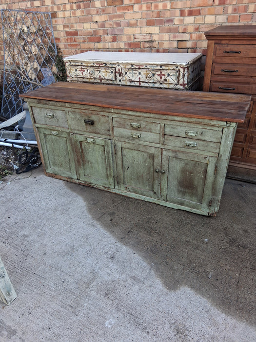 GREEN RUSTIC LAB COUNTER
