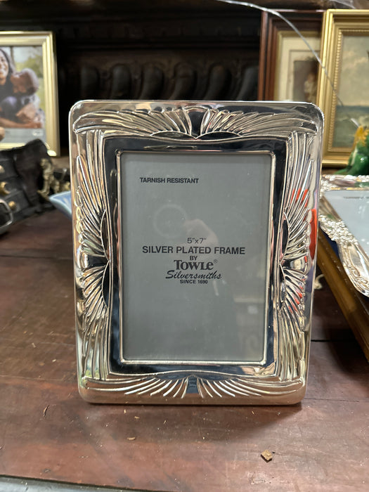 SMALL SILVER PLATE TOWLE
