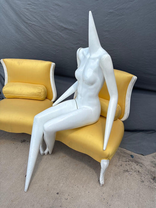 HEADLESS WHITE MANNEQUIN