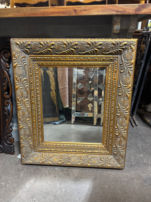 20TH CENTURY ORNATE GOLD FRAMED MIRROR