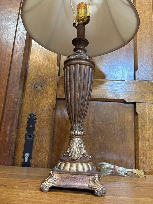 TALL RESIN TABLE LAMP WITH SHADE