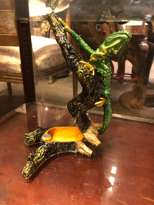 NEDIUM GREEN JEWELED BRONZE IGUANA BOX