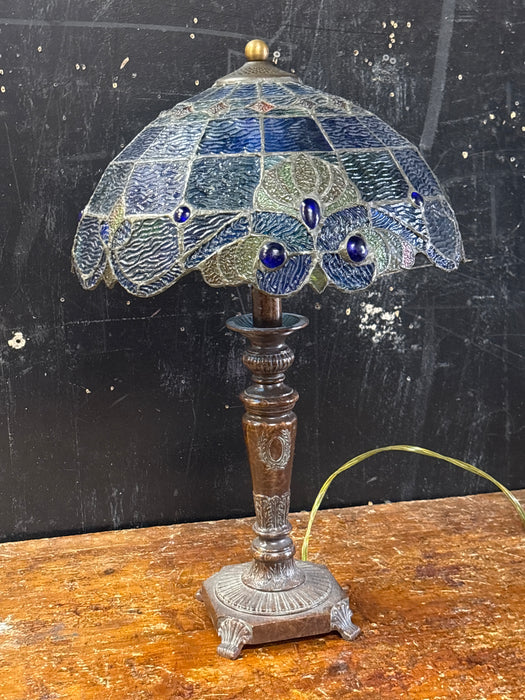 METAL TABLE LAMP WITH BLUE TIFFANY STYLE STAINED GLASS