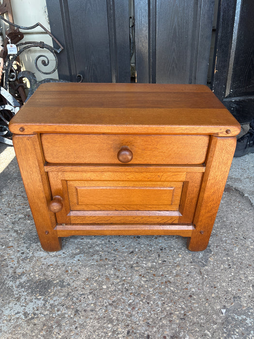OAK RUSTIC NIGHT STAND WITH LARGE ROUND KNOBS