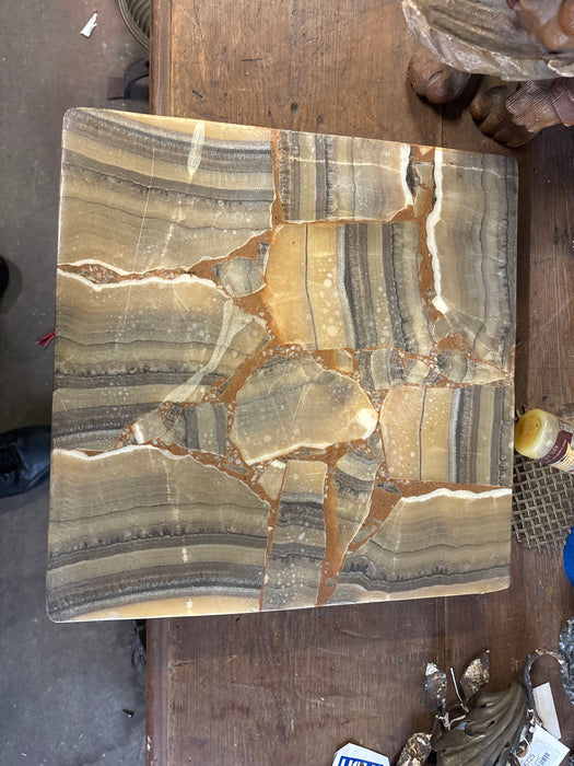 SQUARE ONYX TOP