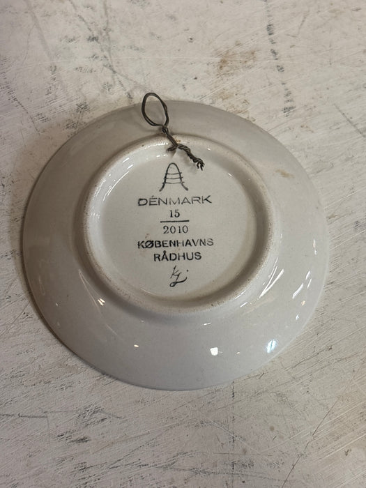 ROYAL COPENHAGEN TOWN HALL BUTTER PAT