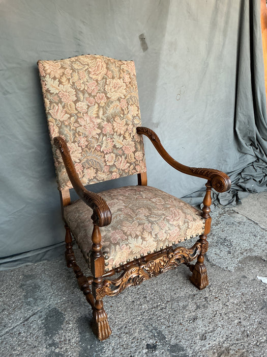 PINK AND WHITE FLORAL UPHOLSTERED FLEMISH PAW FEET THRONE