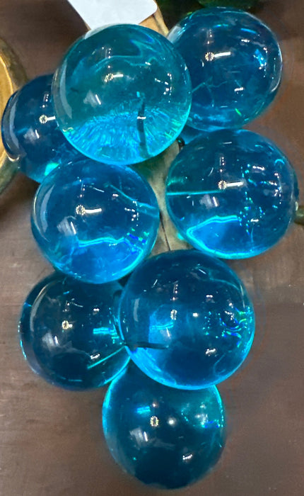 SMALL CLUSTER BLUE GRAPES