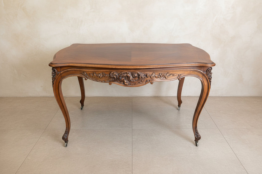 LARGE WALNUT LOUIS XV TURTLE TABLE