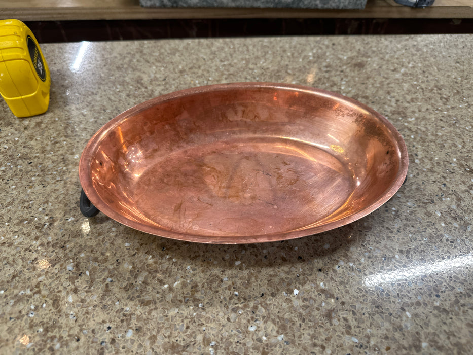 SMALL OVAL COPPER CASSEROLE WITH LID