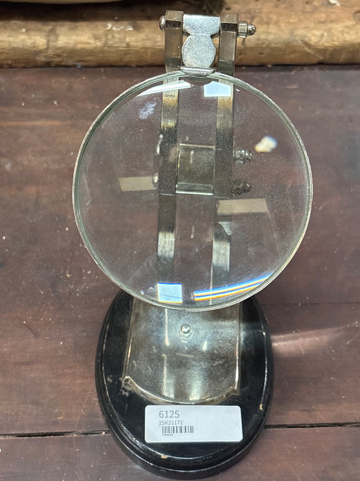 MAGNIFYING GLASS OR STAND