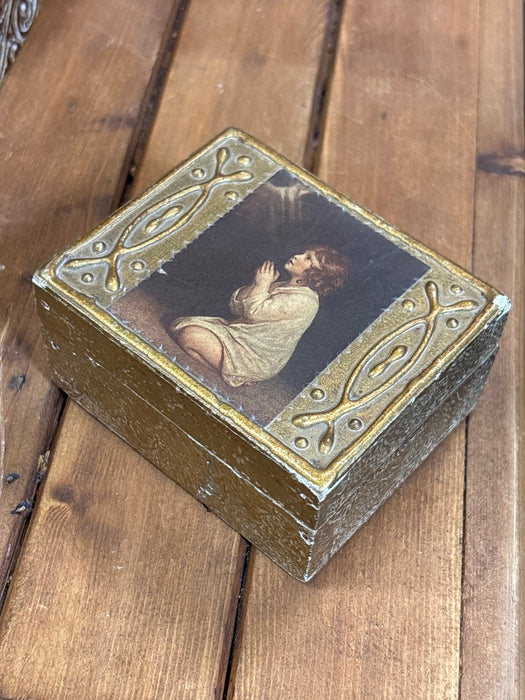 SMALL FLORENTINE BOX WITH PRAYING GIRL