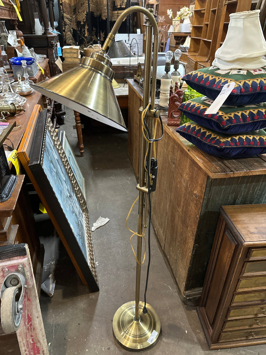 BRASS FLOOR LAMP