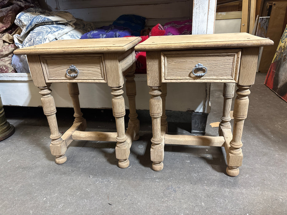 PAIR OF RAW RUSTIC OAK PEGGED 1 DRAWER NIGHTSTANDS