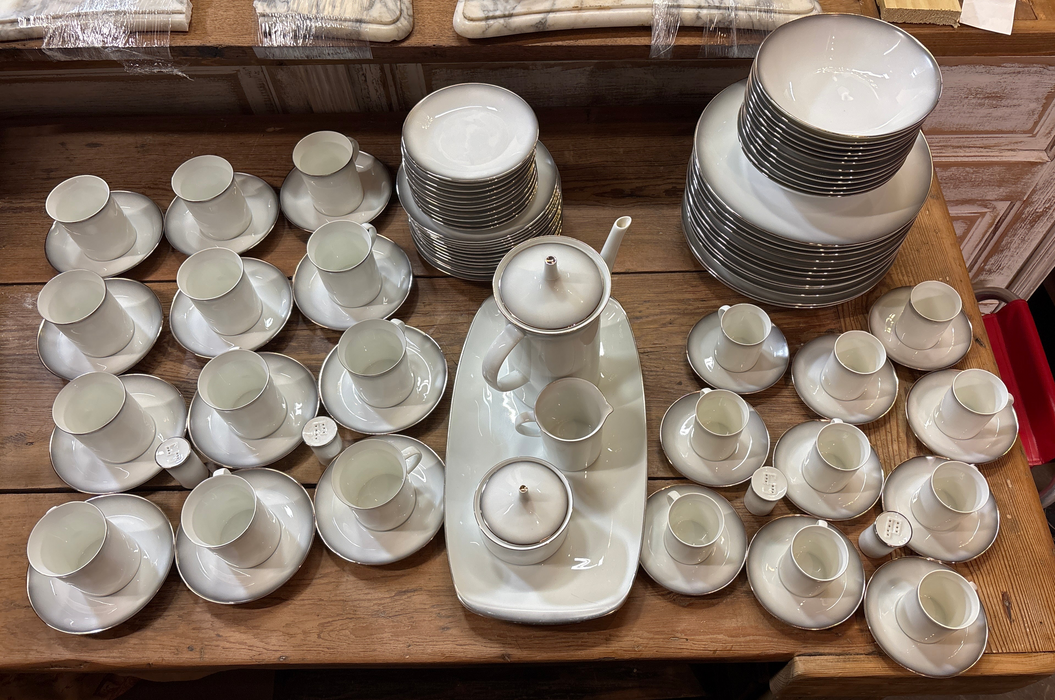 77 PIECE WHITE AND GOLD ROSENTHAL 10 PLACE SETTING DINNER SET WITH DEMITASSE CUPS