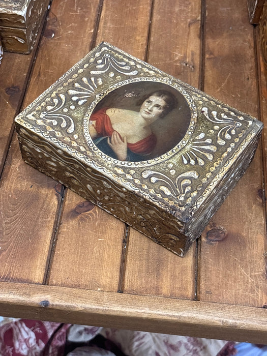 LARGE DARK GOLD FLORENTINE BOX WITH PORTRAIT OF WOMAN