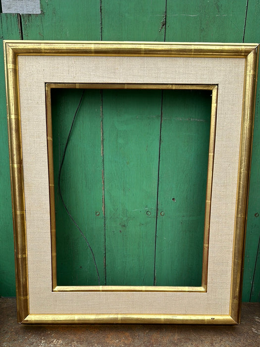 MEDIUM GILT FRAME