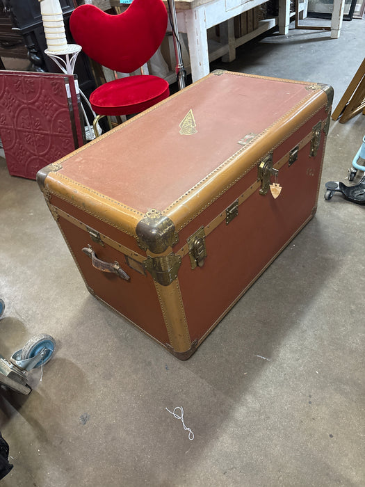 STREAMER TRUNK BY HARTMAN CIRCA 1940'S