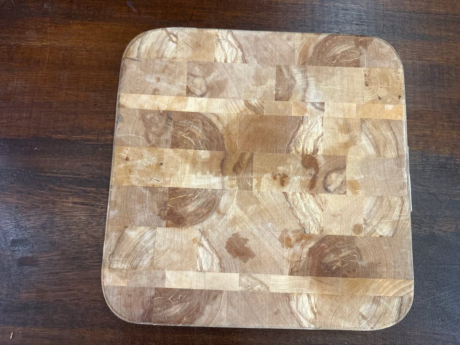 RUSTIC THICK SQUARE CUTTING BOARD