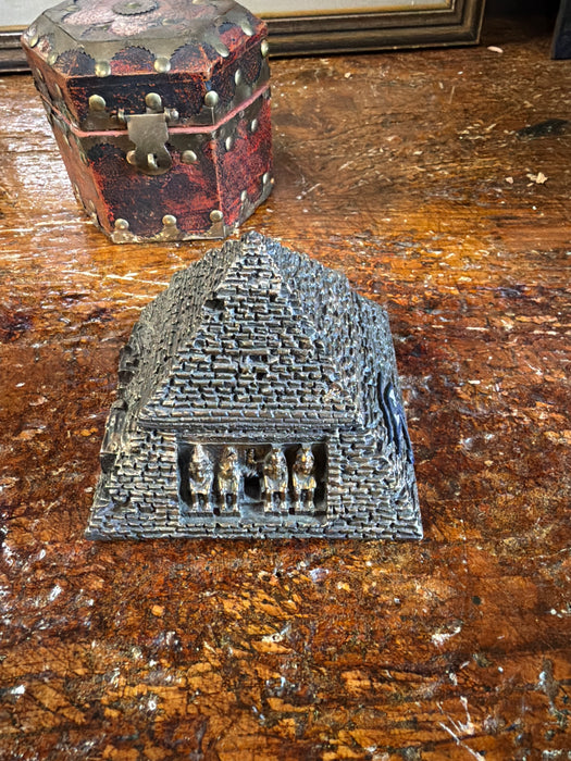 SMALL RESIN PYRAMID BOX