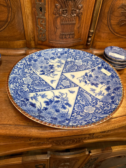 HEAVY BLUE AND WHITE IMARI GEOMETRIC CHARGER