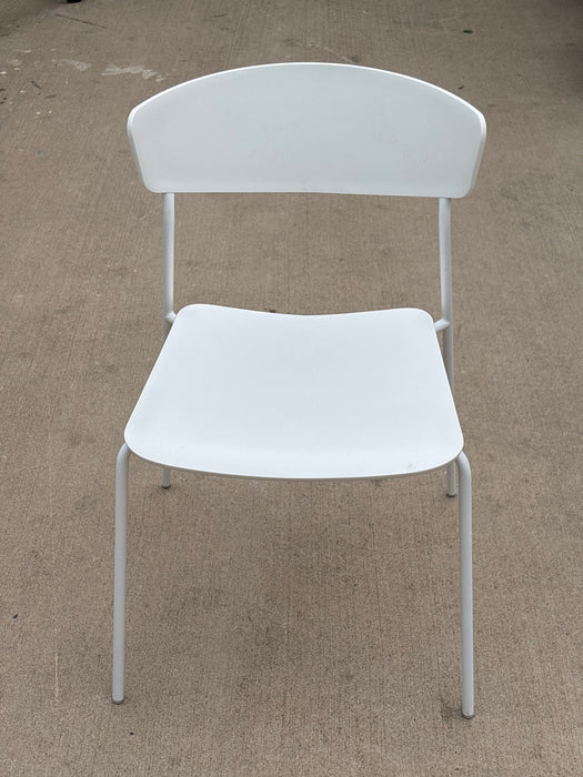 MODERN WHITE CHAIR WITH CURVED BACK