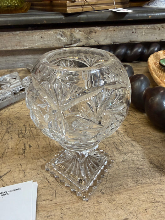 FOOTED LEAD CRYSTAL ROSE VASE