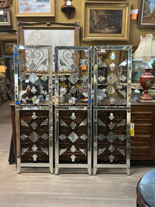 MIRRORED PANEL