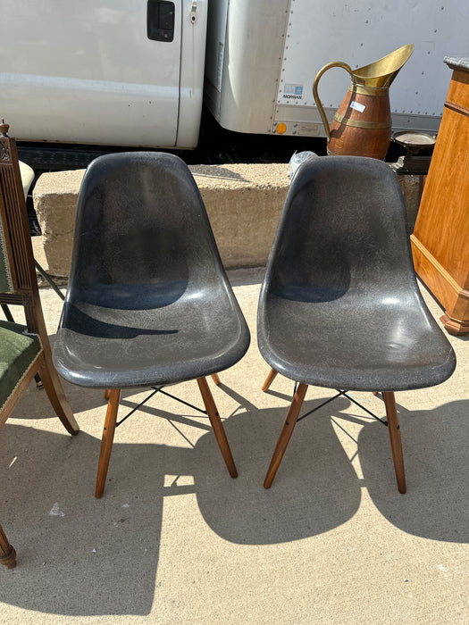 PAIR OF MODERNICA LOS ANGELES CASE STUDY CHAIRS