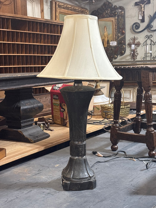 BLACK WOOD LAMP WITH SHADE