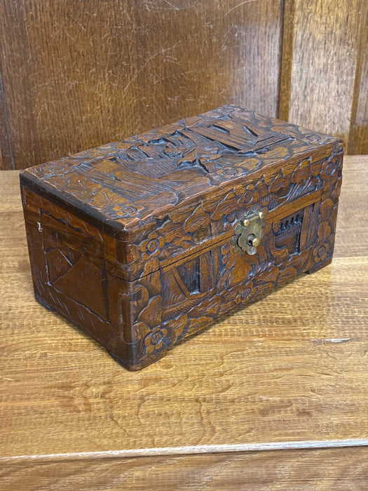 SMALL CHINESE CARVED DOVETAIL BOX