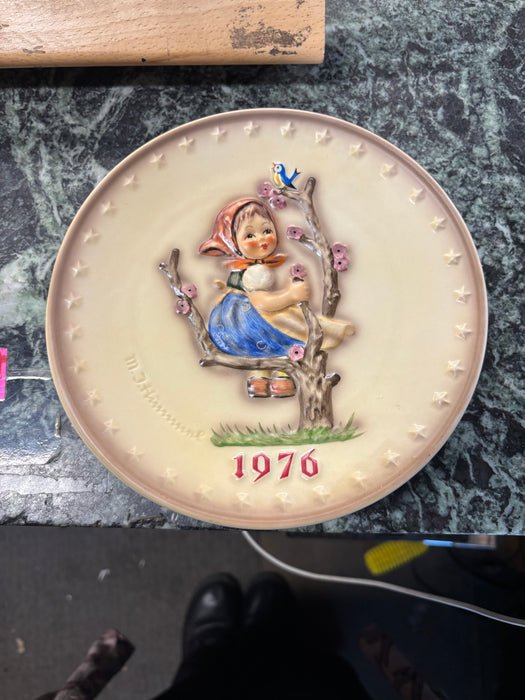 1976 HUMMEL COLLECTION PLATE