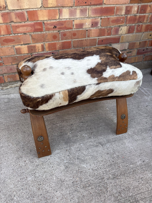 CAMEL SADDLE WITH WHITE AND BROWN HIDE CUSHION