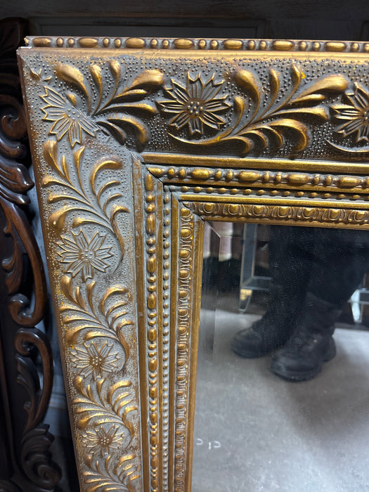 20TH CENTURY ORNATE GOLD FRAMED MIRROR