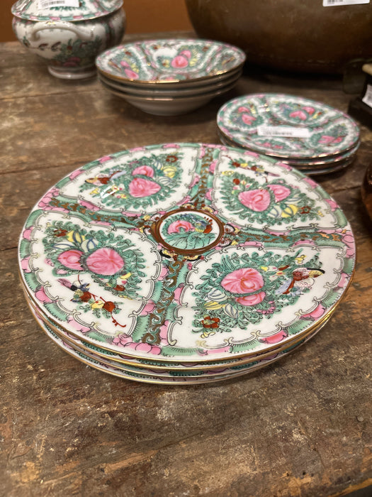 SET OF 4 ROSE FAMILLE CHINA DINNER PLATES