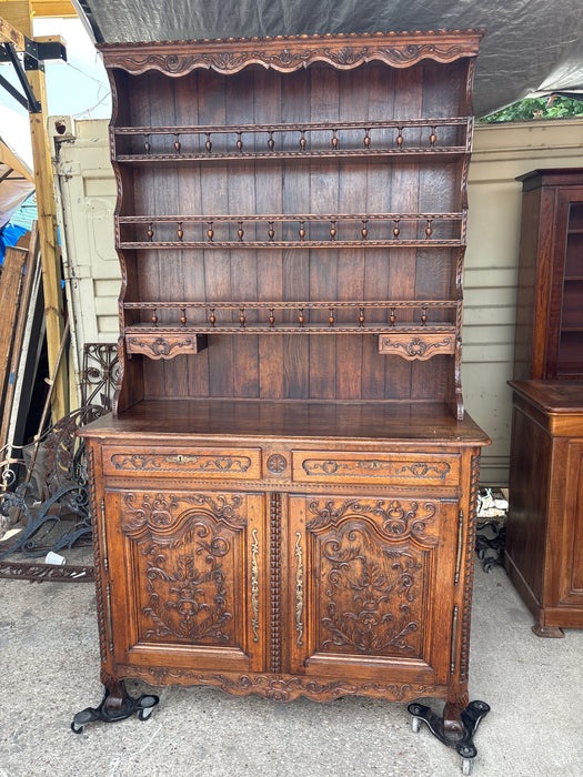 19TH CENTURY LOUIS XV ORNATELY CARVED OAK VAISILIER
