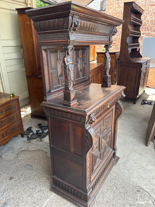 SMALL MICHELIN CARVED SERVER
