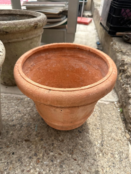 SMALL COMPOSITION FAUX TERRA COTTA POT