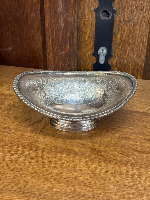 SMALL SILVER PLATE OVAL INCISED DISH