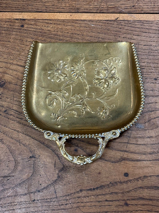 ENGLISH BRASS CRUMB CATCHER
