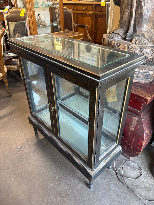 VINTAGE LOW EBONIZED CHINESE CHINOISORIE CURIO CABINET