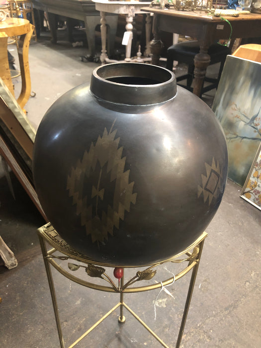 ROTUND BROWN VASE