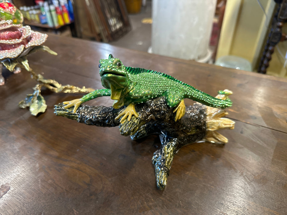 NEDIUM GREEN JEWELED BRONZE IGUANA BOX